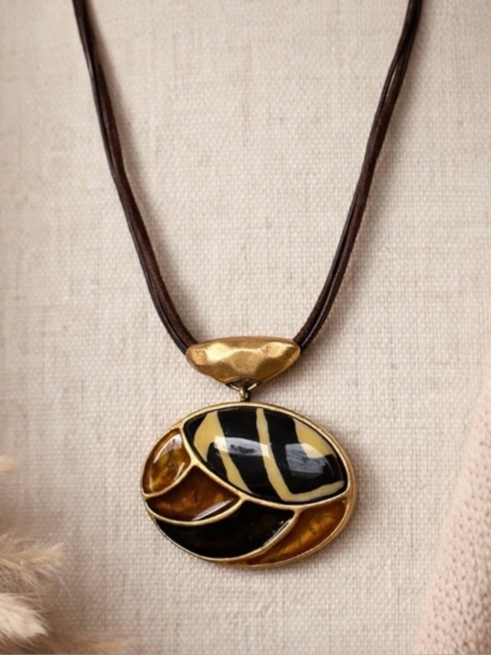 Laura Ashley Resin Necklace Brown Black Gold Marble Pendant Cord Adjustable 20”